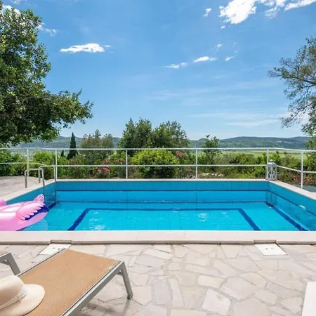 House Arkulin By Guide Villa