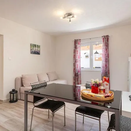 Villa House Arkulin By Guide