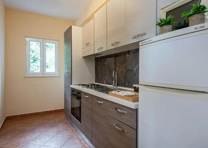 House Arkulin By Guide Villa