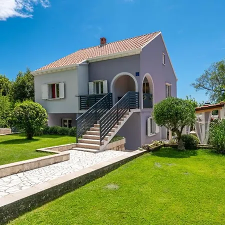 House Arkulin By Guide Villa