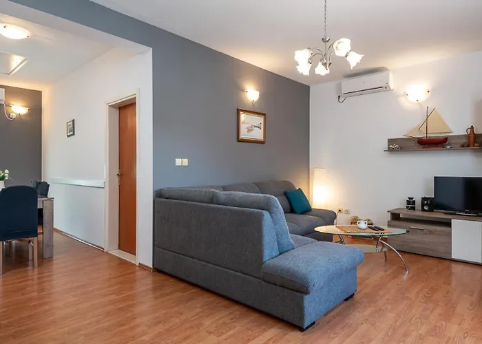 Villa House Arkulin By Guide