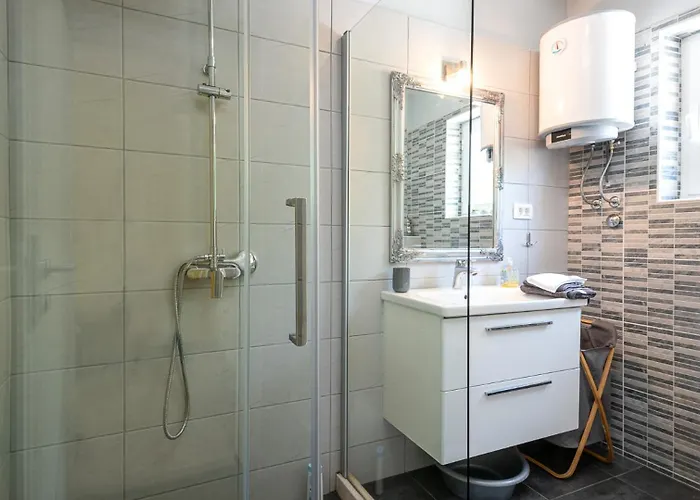 House Arkulin By Guide Villa *